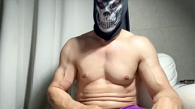 Luna MaskedMan online show from 06/05/26, 11:10