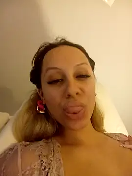 Snapshot of cleopatravodos chatting on 11/19/25, 02:39 cleopatravodos online show from 11/19/25, 02:39