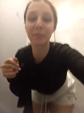 Snapshot of cleopatravodos chatting on 11/21/25, 05:33 cleopatravodos online show from 11/21/25, 05:33