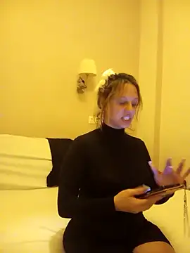 Snapshot of cleopatravodos chatting on 12/15/25, 07:18 cleopatravodos online show from 12/15/25, 07:18