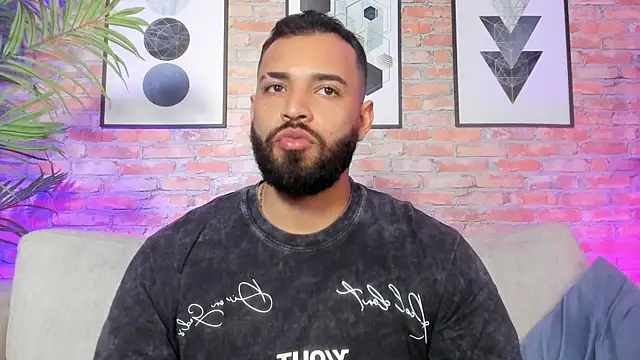 Snapshot of Chris_Varden chatting on 12/15/25, 07:07 Chris Varden online show from 12/15/25, 07:07