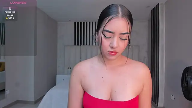 SophieLanne online show from 11/30/25, 11:31