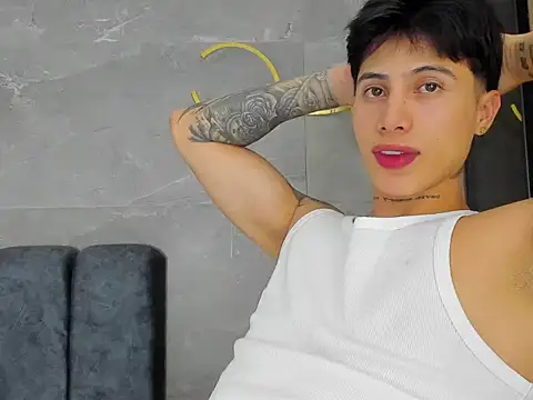 Snapshot of Klein_summer chatting on 11/14/25, 11:02 Klein summer online show from 11/14/25, 11:02