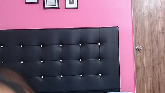 Snapshot of sweett_canela chatting on 11/27/25, 01:24 sweett canela online show from 11/27/25, 01:24