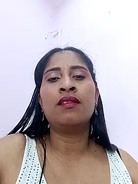 Snapshot of CarolinaNavas33 chatting on 03/26/26, 02:33 CarolinaNavas33 online show from 03/26/26, 02:33