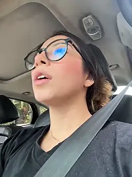 Snapshot of Caitlinn_catt chatting on 12/05/25, 07:43 Caitlinn catt online show from 12/05/25, 07:43