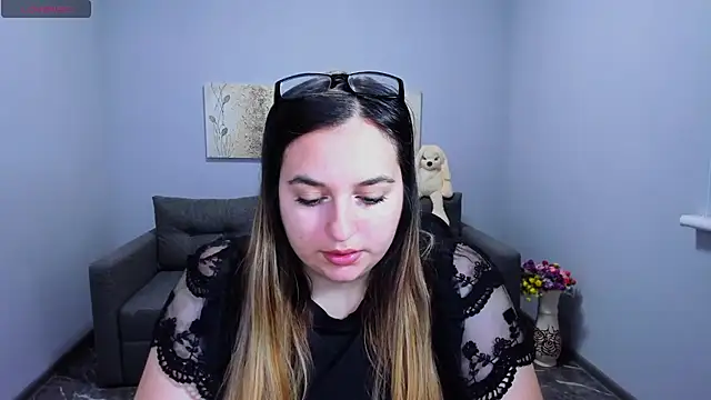 Maria Bond online show from 11/28/25, 06:49