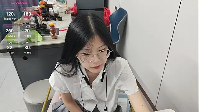 Snapshot of xlin-baby chatting on 05/20/26, 04:35 xlin-baby online show from 05/20/26, 04:35