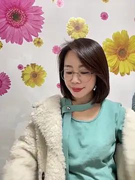 xiaoling2358 online show from 12/15/25, 07:23