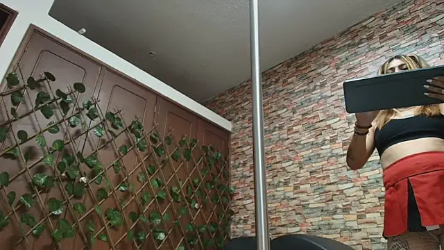 dania ch online show from 11/16/25, 01:39