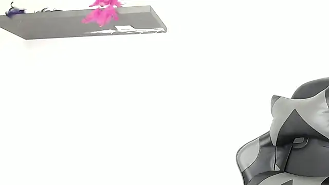 Snapshot of Nina-foxx chatting on 12/16/25, 08:25 Nina-foxx online show from 12/16/25, 08:25