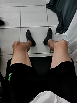 Snapshot of bnnzin chatting on 11/20/25, 12:33 bnnzin online show from 11/20/25, 12:33