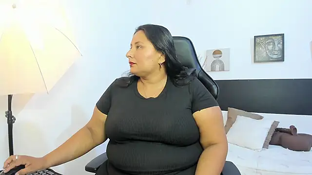 Snapshot of BWW-CINDY11 chatting on 01/19/26, 03:32 BWW-CINDY11 online show from 01/19/26, 03:32