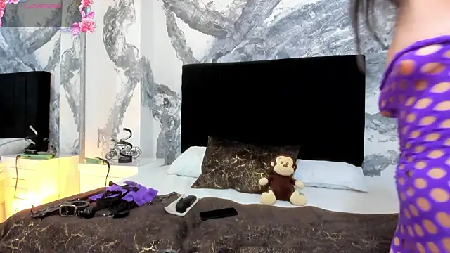 VictoriaSaenz1  online show from 12/04/25, 06:01