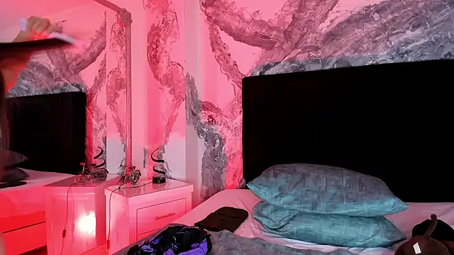 VictoriaSaenz1  online show from 12/19/25, 06:09