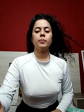 Snapshot of Lapeluda25 chatting on 12/18/25, 01:39 Lapeluda25 online show from 12/18/25, 01:39