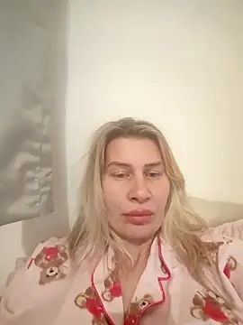 NaughtyClaudia  online show from 12/17/25, 09:21