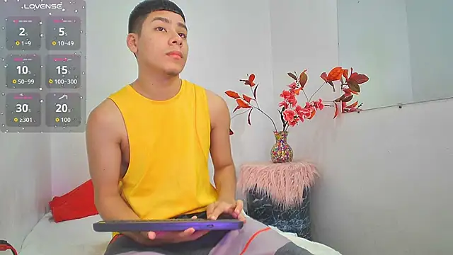 Lucastorrez01 online show from 11/25/25, 02:22