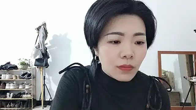 adele8731 online show from 12/17/25, 02:34