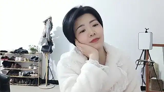 adele8731 online show from 12/18/25, 02:56