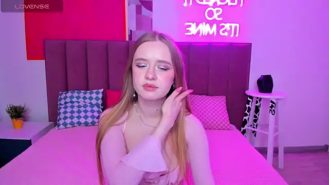 Snapshot of TerriBlossom chatting on 11/17/25, 01:44 TerriBlossom online show from 11/17/25, 01:44