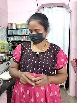 Snapshot of Tamil_devagi chatting on 01/12/26, 06:29 Tamil devagi online show from 01/12/26, 06:29