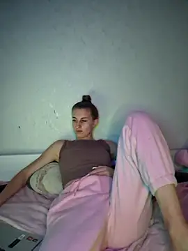 carolinakis  online show from 12/16/25, 08:25