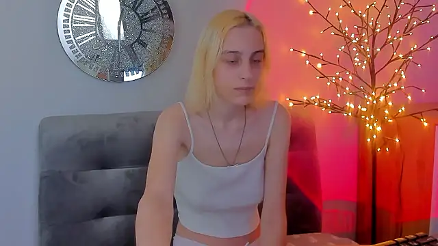 MiilaGlow online show from 01/14/26, 02:12