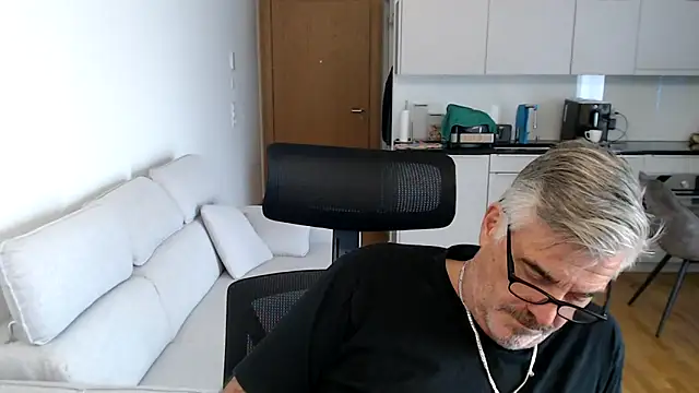 Buidapest online show from 11/20/25, 10:59