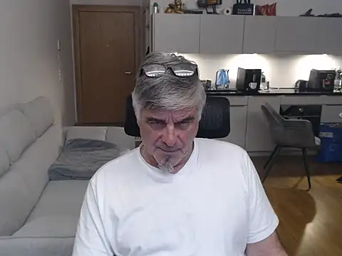 Buidapest online show from 04/12/26, 12:21