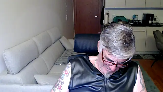Snapshot of Buidapest chatting on 05/10/26, 08:47 Buidapest online show from 05/10/26, 08:47