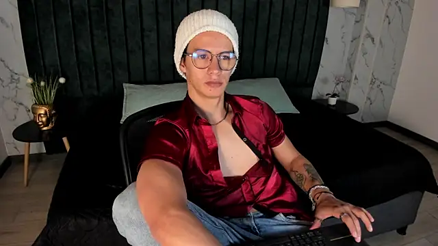 Snapshot of Brandon_starkk chatting on 11/26/25, 11:55 Brandon starkk online show from 11/26/25, 11:55