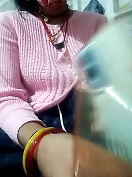 Snapshot of Anushasharma89 chatting on 12/14/25, 12:27 Anushasharma89 online show from 12/14/25, 12:27