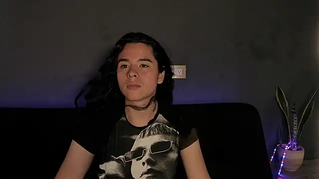 Snapshot of Angel-umbra chatting on 11/27/25, 08:33 Angel-umbra online show from 11/27/25, 08:33