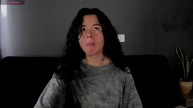 Snapshot of Angel-umbra chatting on 11/28/25, 07:49 Angel-umbra online show from 11/28/25, 07:49