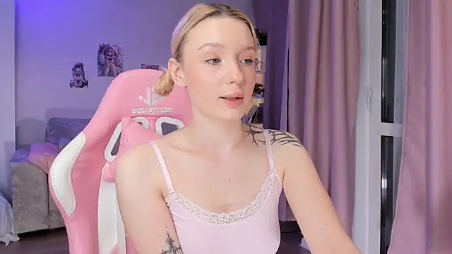 Tiffany Paw online show from 12/17/25, 03:23