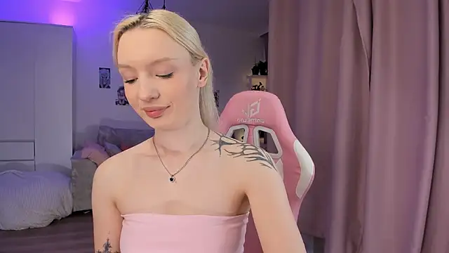 Tiffany Paw online show from 02/25/26, 03:27