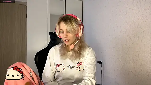 FoxySable online show from 11/30/25, 09:35