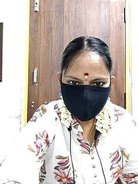 Queen-Neha online show from 04/23/26, 03:08