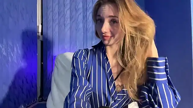 Snapshot of Jolienne chatting on 11/25/25, 06:08 Jolienne online show from 11/25/25, 06:08