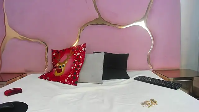 Aisha Leenss online show from 12/15/25, 01:59