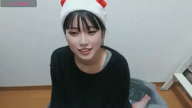 Snapshot of uki-japan chatting on 12/17/25, 02:23 uki-japan online show from 12/17/25, 02:23