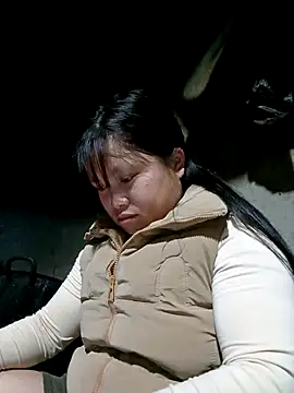 Snapshot of Ava-120 chatting on 02/08/26, 08:51 Ava-120 online show from 02/08/26, 08:51