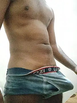 Snapshot of BhonduBaby chatting on 11/28/25, 08:00 BhonduBaby online show from 11/28/25, 08:00