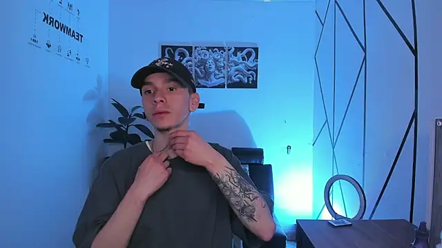 Snapshot of James_Adams_01 chatting on 11/25/25, 03:23 James Adams 01 online show from 11/25/25, 03:23