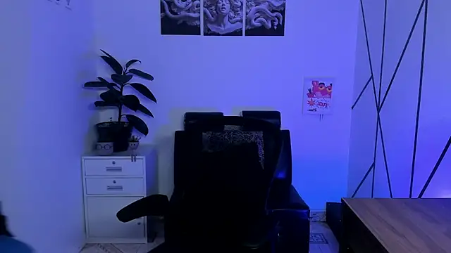 Snapshot of James_Adams_01 chatting on 11/28/25, 12:19 James Adams 01 online show from 11/28/25, 12:19