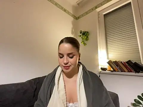 BBoglarka online show from 11/26/25, 03:35