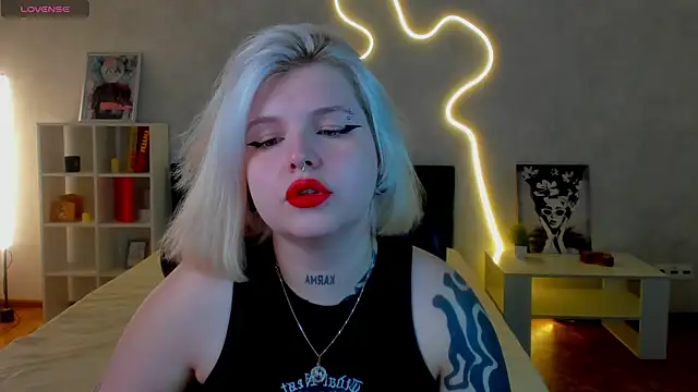 shadow  purrr online show from 11/18/25, 01:22