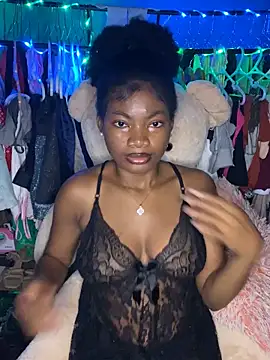 Snapshot of DoitwMia chatting on 12/20/25, 11:23 DoitwMia online show from 12/20/25, 11:23