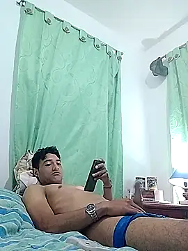 Snapshot of noah77_ chatting on 02/15/26, 01:35 noah77 online show from 02/15/26, 01:35